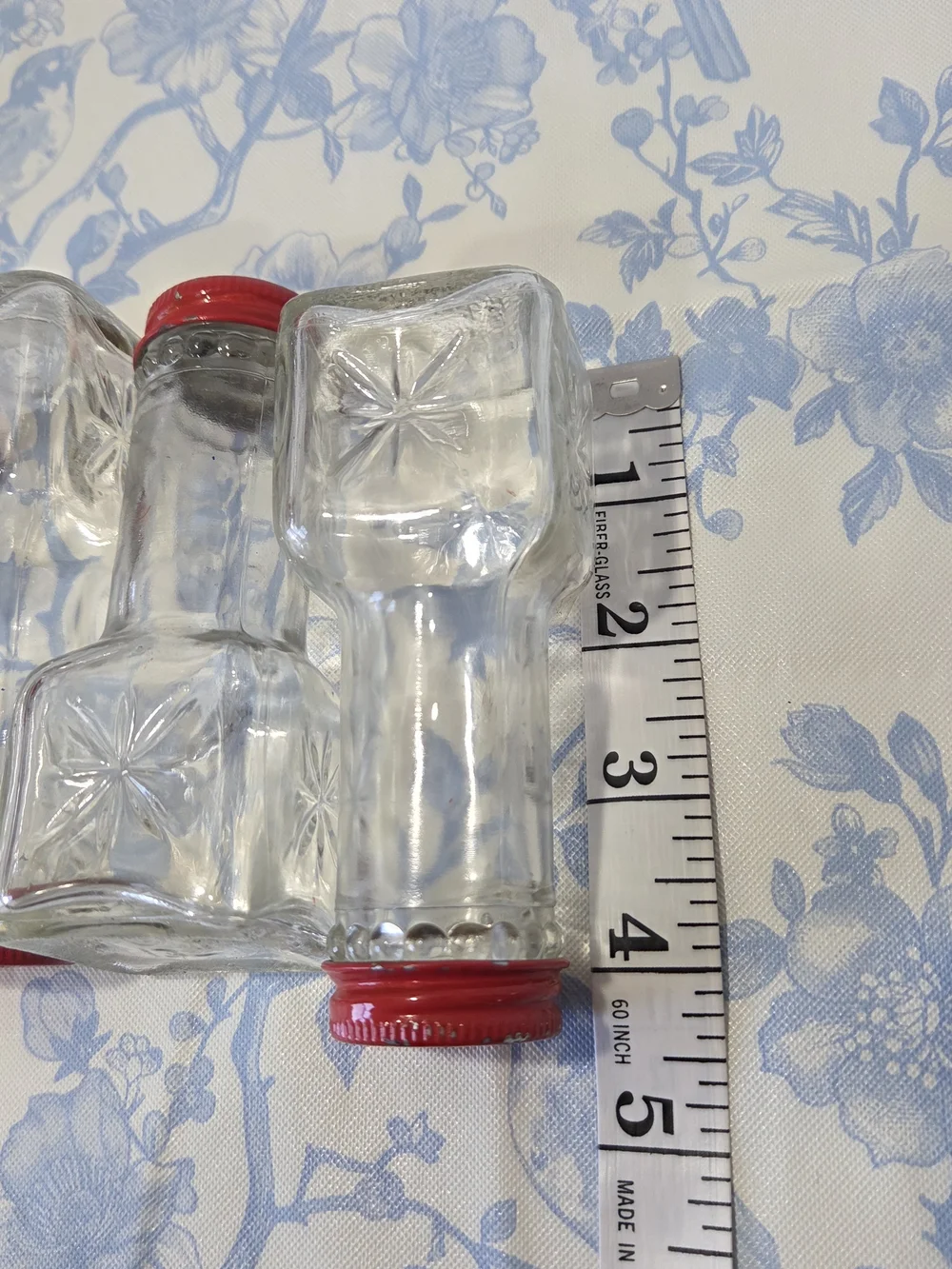 Red Vintage-Style Metal Glass Bottle Set with Carrier